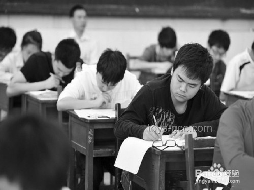 58岁高考钉子户的执着：追梦还是资源浪费？